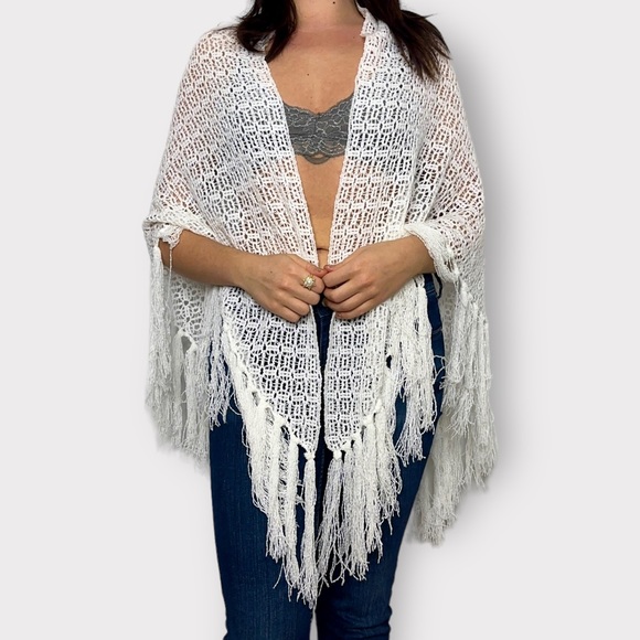 Vintage 1960s/1970s White, fringe, knit, crochet, shawl - Picture 1 of 5